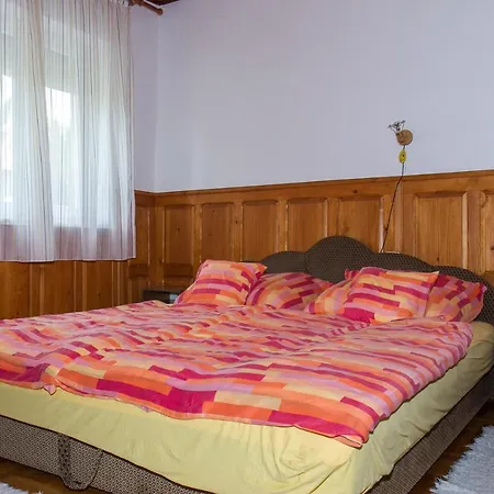 Holiday home Familia Nyaralo 3 Balatonmariafurdo