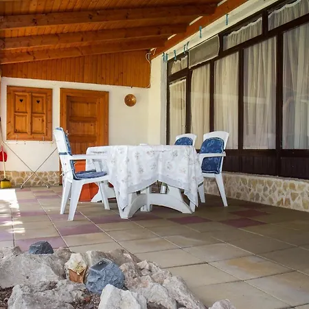Familia Nyaralo 3 Holiday home Balatonmariafurdo