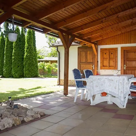 Familia Nyaralo 3 Holiday home