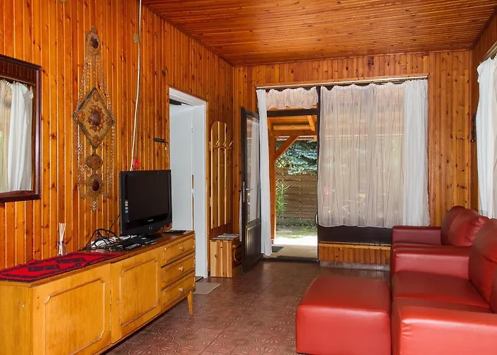 Familia Nyaralo 3 בית נופש Balatonmáriafürdő